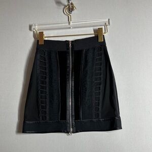 PHI women’s Mini Skirt. Front or back zipper.  Super cute.  It’s like a small